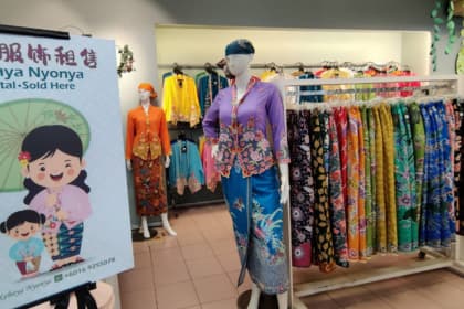 nyonya kebaya and batik experience-